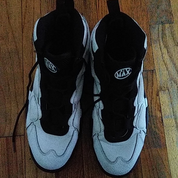 Sneakers - Picture 2 of 6